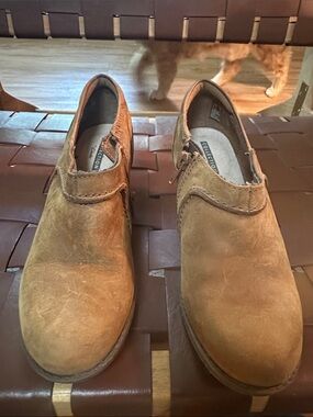 Clarks Women's Chukka Boots in Brown Suede